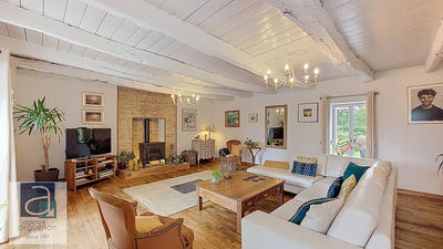 Maison - 230 m² - 8 pièces