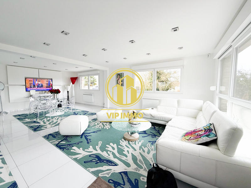 Maison - 220 m² - 10 pièces