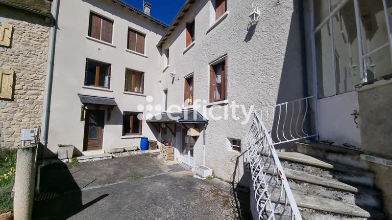 Maison - 198 m² - 10 pièces