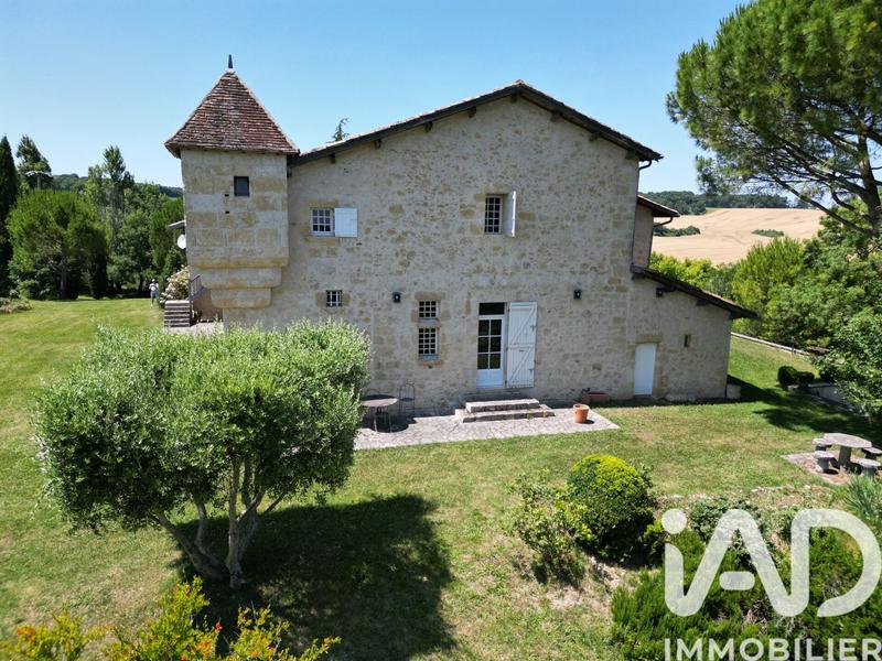 Maison - 396 m² - 10 pièces