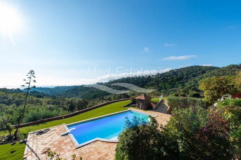 Propriété - 400 m²