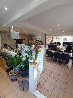 Maison - 230 m² - 6 pièces