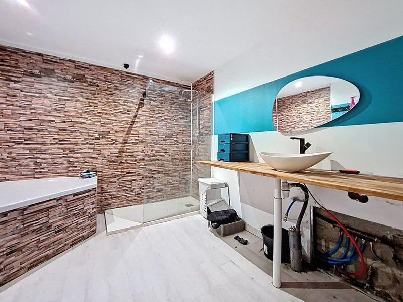 Maison - 215 m² - 6 pièces