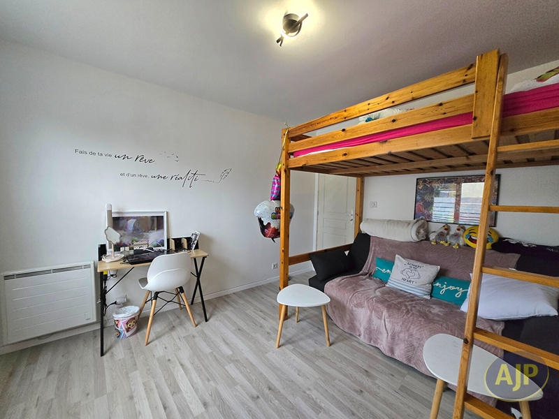 Maison - 95 m² - 5 pièces