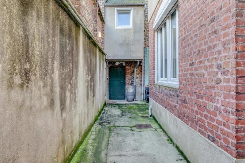 Maison - 238 m² - 11 pièces