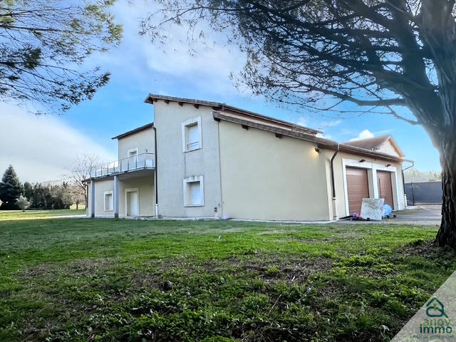 Propriété - 337 m² - 5 pièces