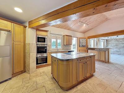 Maison - 261 m² - 11 pièces