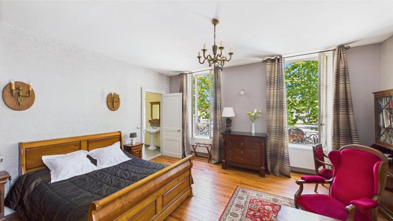 Maison de loisirs - 650 m² - 9 pièces