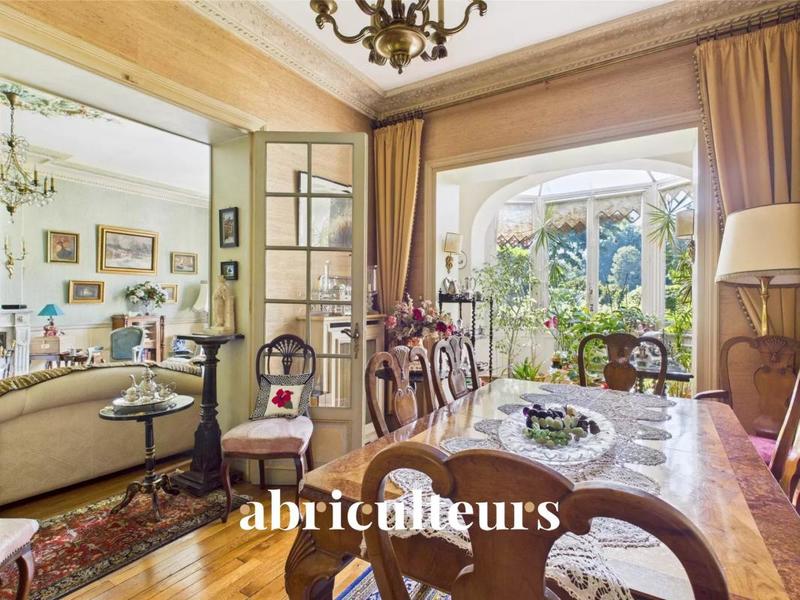 Appartement - 165 m² - 6 pièces