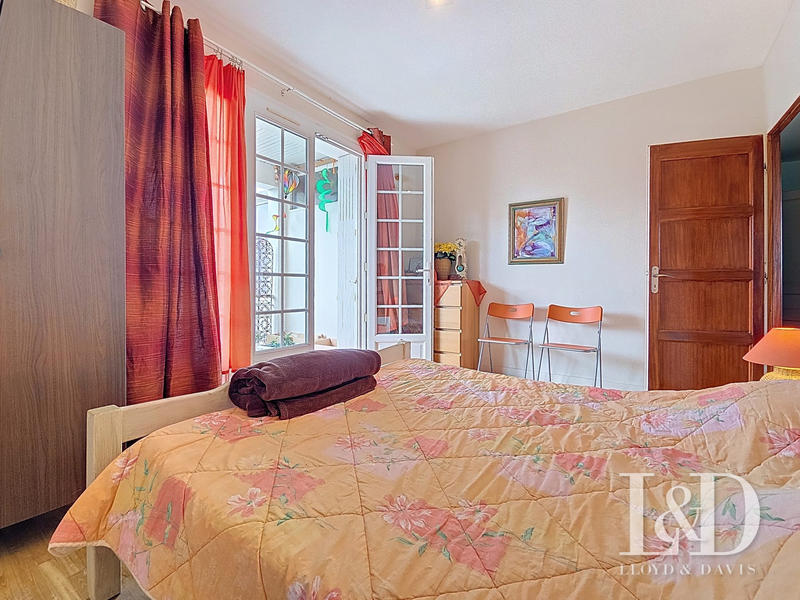 Maison - 230 m² - 8 pièces