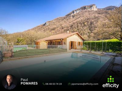 Maison - 208 m² - 5 pièces