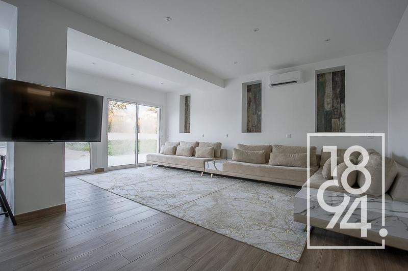 Maison - 280 m² - 7 pièces