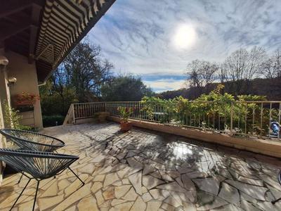 Maison - 225 m² - 9 pièces