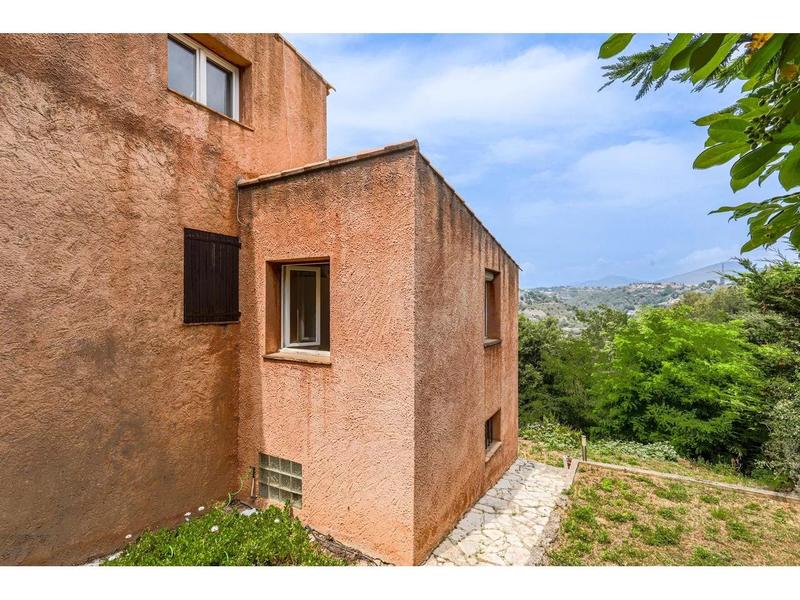 Maison - 301 m² - 9 pièces