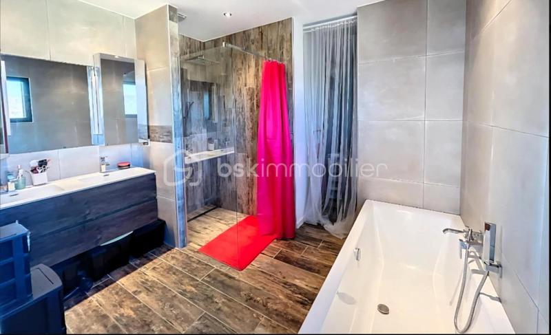 Maison d'architecte - 255 m² - 7 pièces