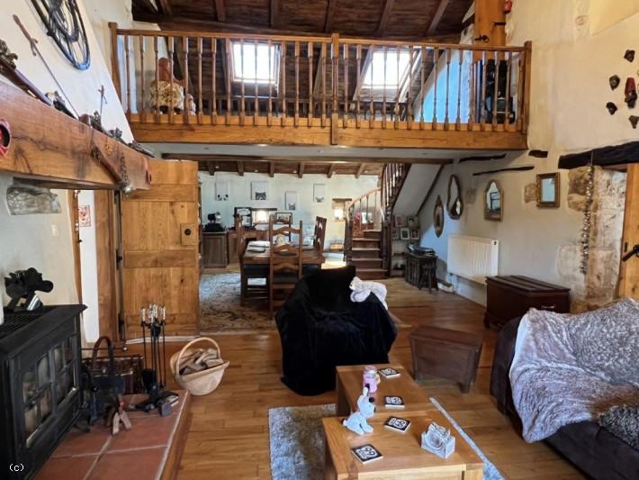 Maison ancienne - 313 m² - 8 pièces