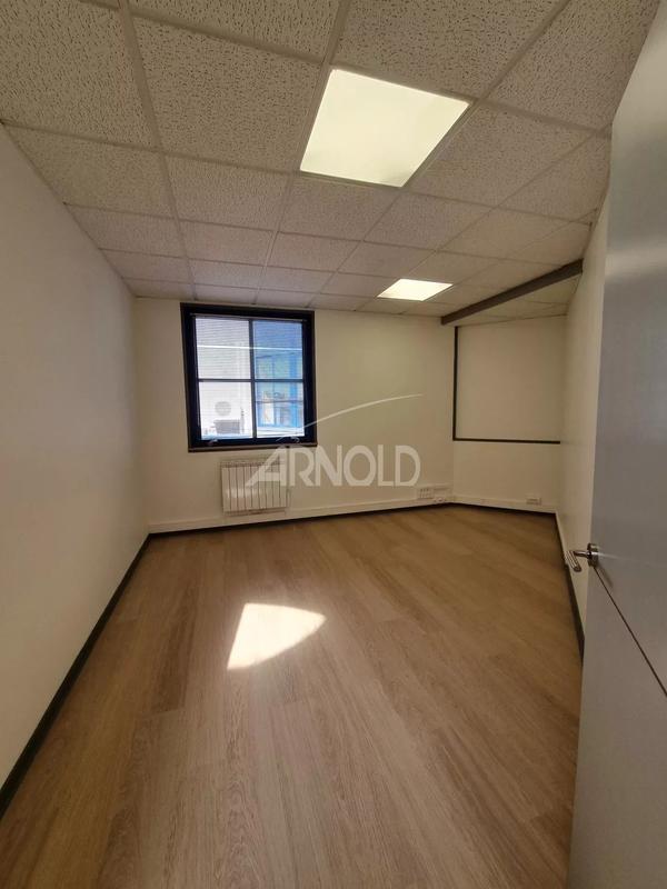 Bureau - 1 240 m² - 90 pièces