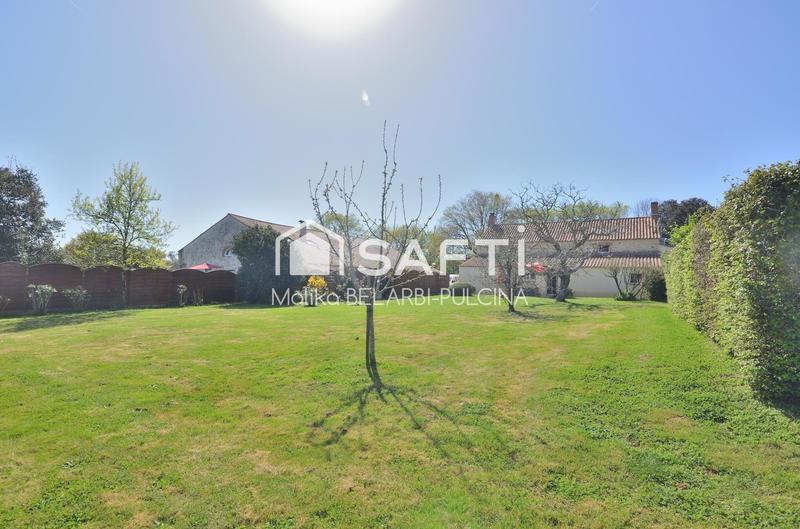 Maison - 392 m² - 14 pièces