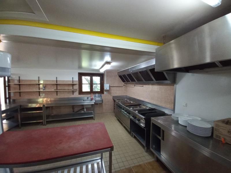 Propriété - 2 300 m² - 67 pièces