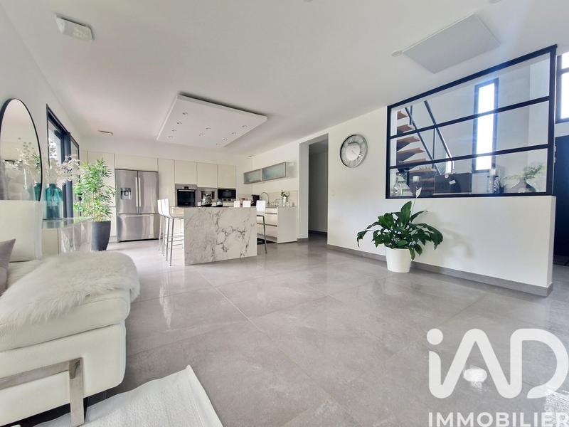 Maison - 188 m² - 9 pièces