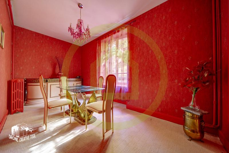 Maison - 241 m² - 8 pièces