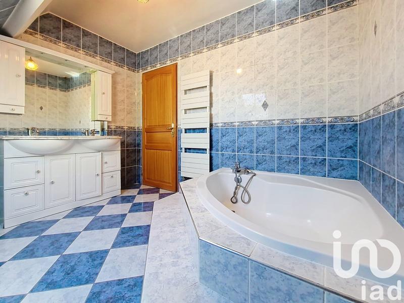 Maison - 180 m² - 7 pièces