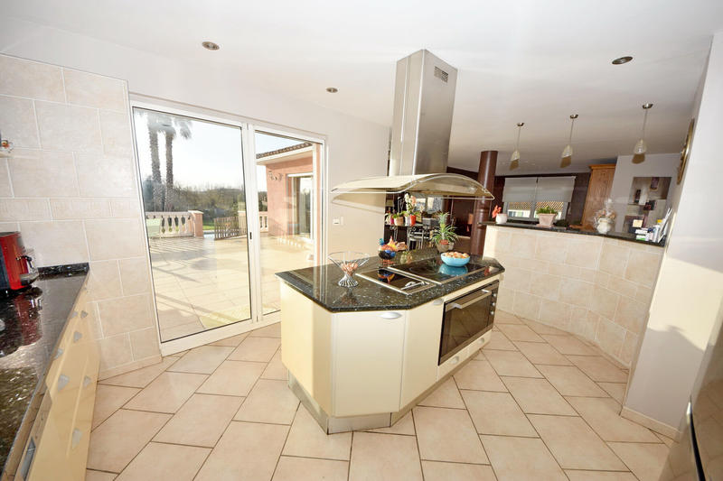 Maison - 270 m² - 7 pièces