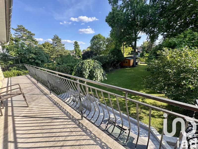 Maison - 327 m² - 11 pièces