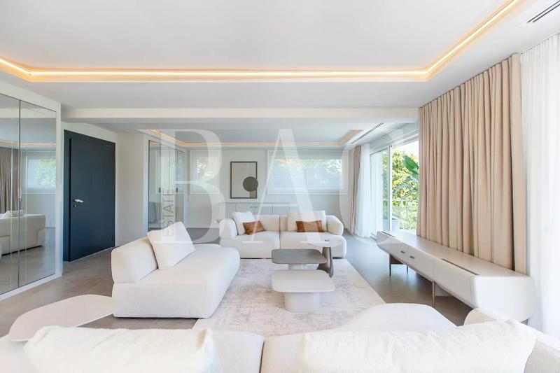 Villa - 320 m² - 8 pièces