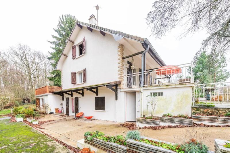 Maison - 215 m² - 10 pièces