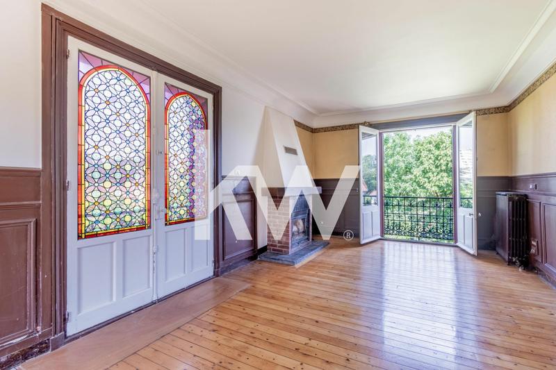 Maison - 256 m² - 9 pièces