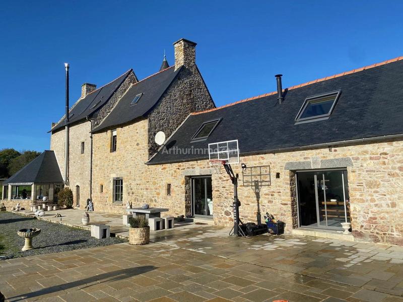 Maison - 330 m² - 10 pièces