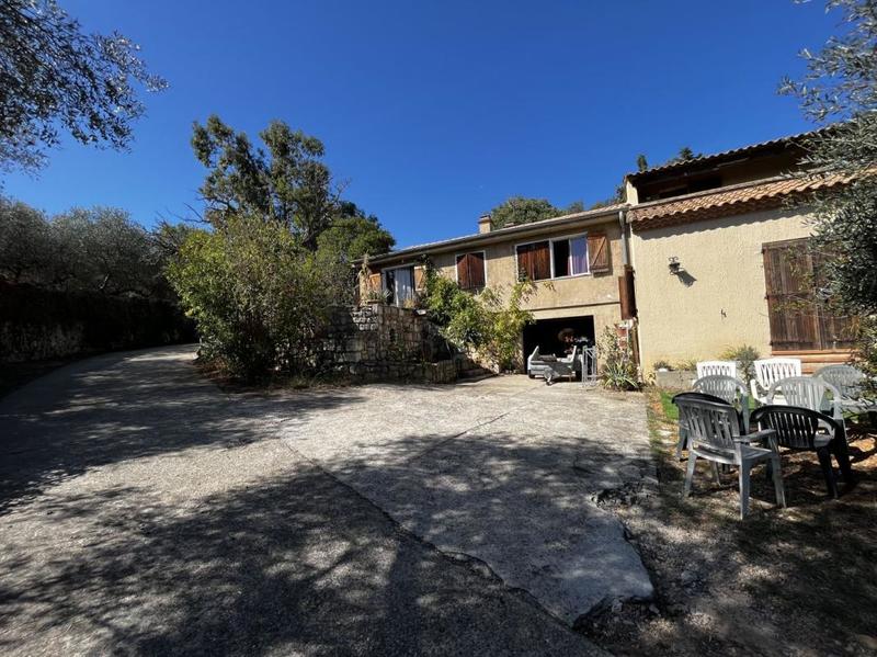 Villa - 133 m² - 8 pièces