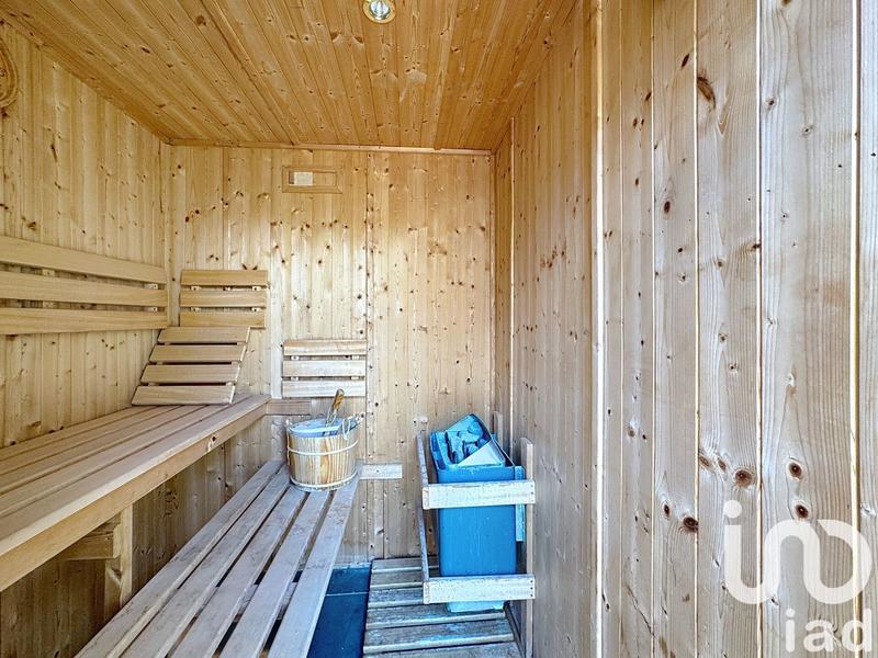 Maison - 246 m² - 9 pièces