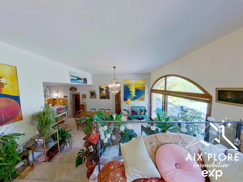 Maison traditionnelle - 248 m² - 7 pièces