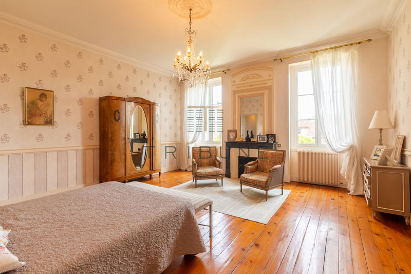 Maison - 500 m² - 10 pièces