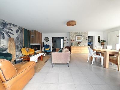 Maison - 162 m² - 8 pièces