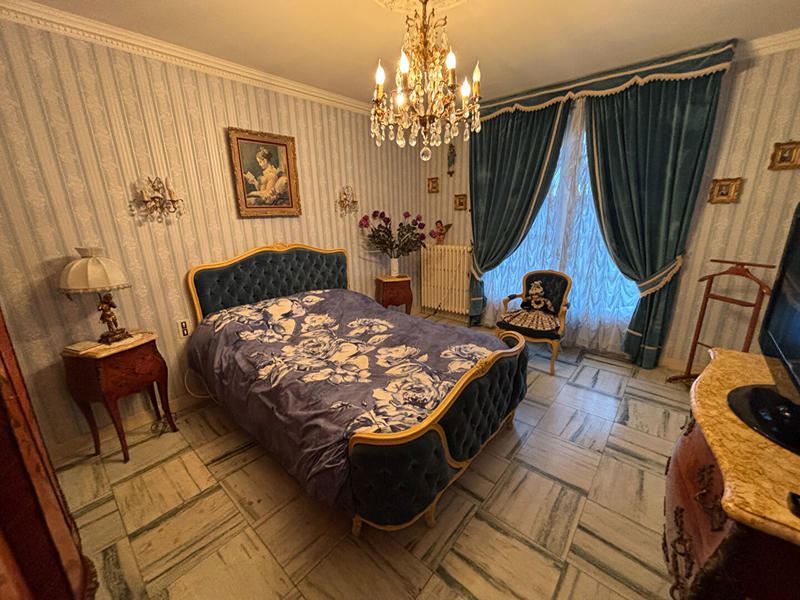 Maison - 285 m² - 11 pièces