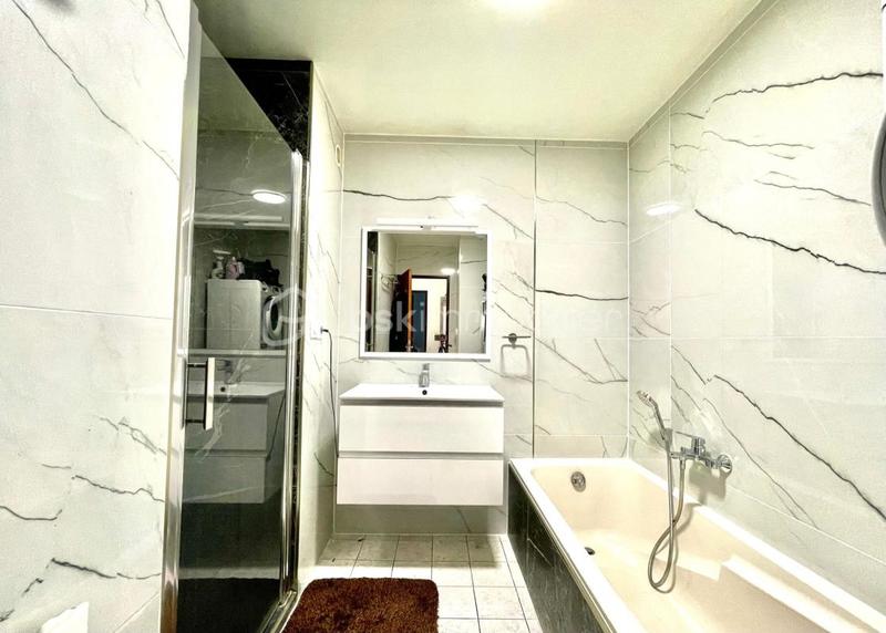 Appartement - 95 m² - 5 pièces