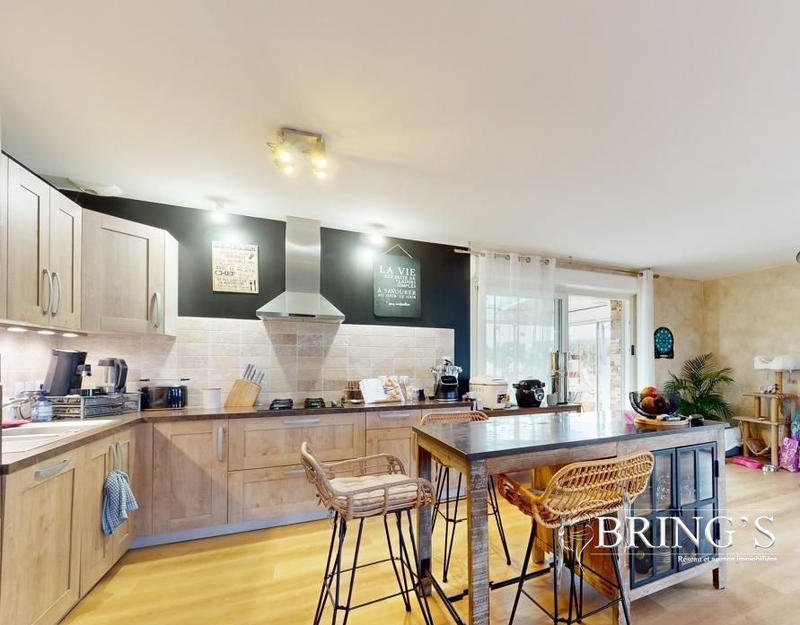 Maison - 180 m² - 8 pièces