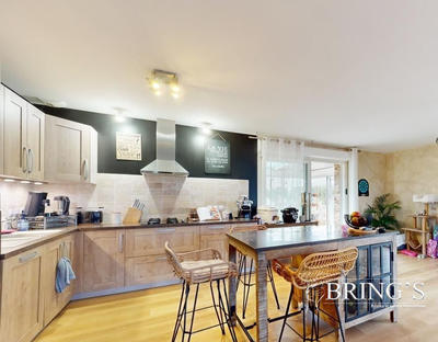 Maison - 180 m² - 8 pièces