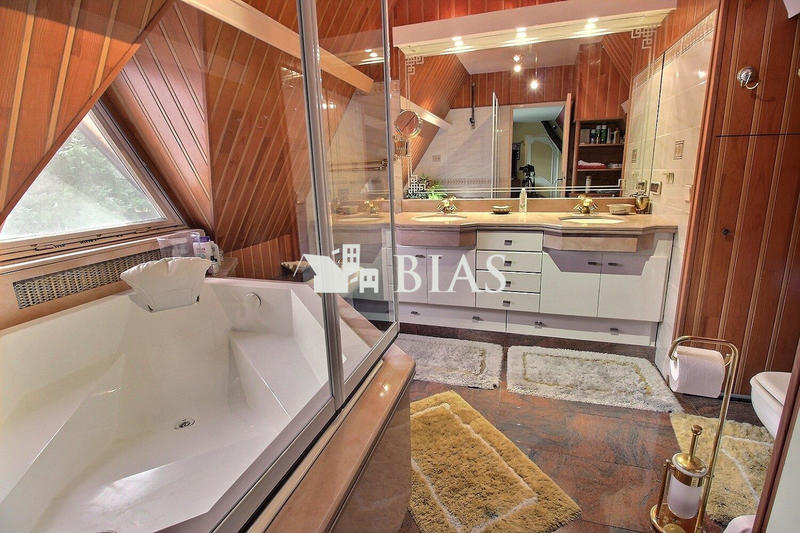 Maison - 360 m² - 6 pièces