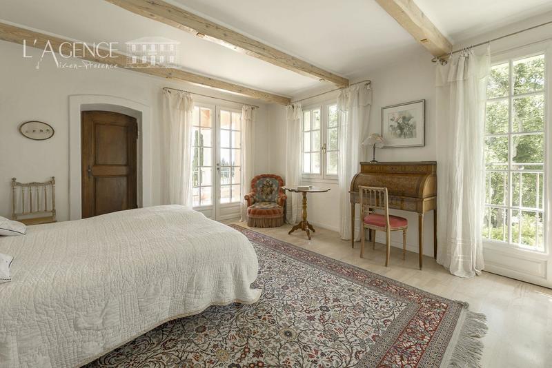 Maison - 280 m² - 8 pièces