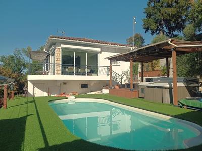 Maison - 140 m² - 8 pièces