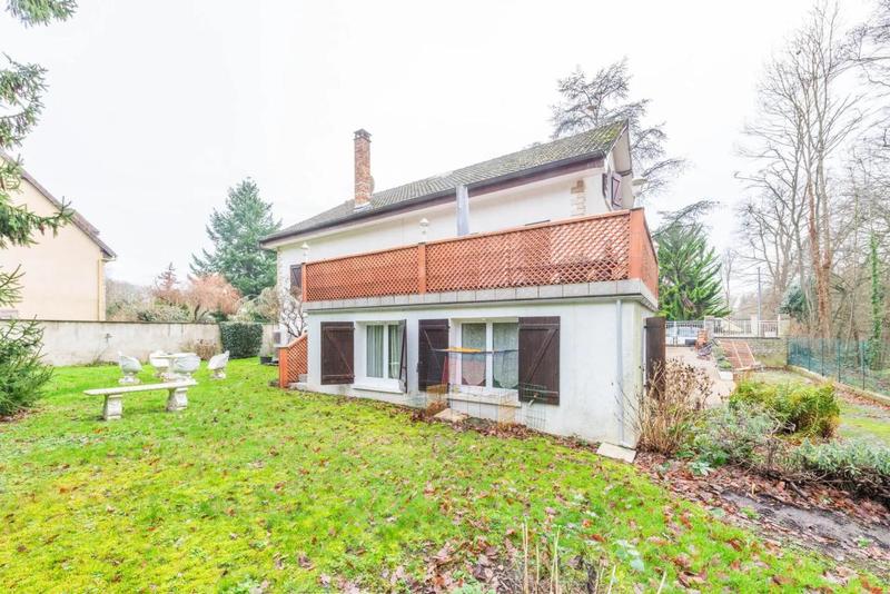 Maison - 215 m² - 10 pièces