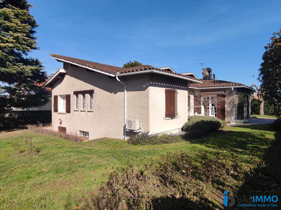 Maison traditionnelle - 195 m² - 10 pièces