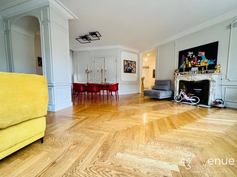 Maison - 330 m² - 8 pièces