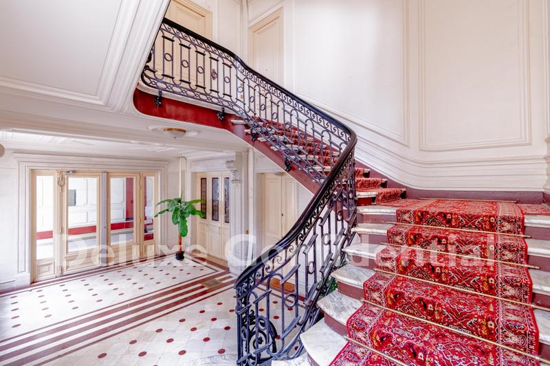 Appartement - 226 m² - 7 pièces