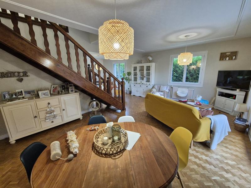 Maison - 166 m² - 8 pièces