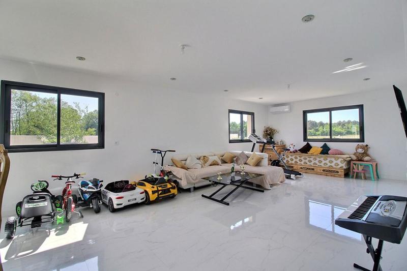 Maison - 288 m² - 7 pièces